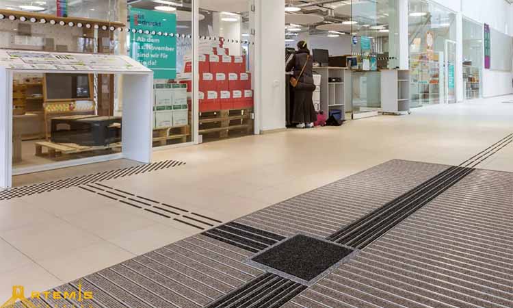 گل میخ نابینایان