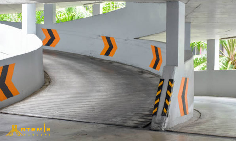 نکات اجرایی برای جلوگیری از لغزندگی در رمپ های بارانی یا مرطوب